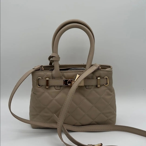 Badgley Mischka Handbags - Elegant Badgley Miscka Tan Quilted Handbag